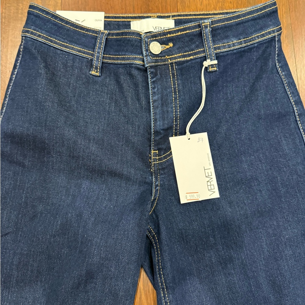 Vervet straight leg strategy jeans size 27